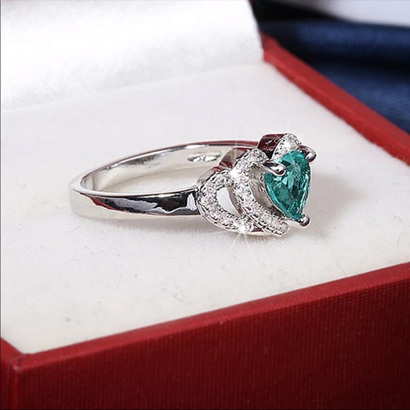 New Women’s 925 Silver Heart Emerald Ring - Picture 4 of 5